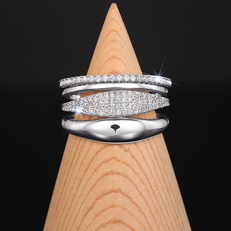 Cao Shi Prosty zestaw pierścionków obrączek z cyrkoniami do układania - Cztery sztuki na zaręczyny lub ślub