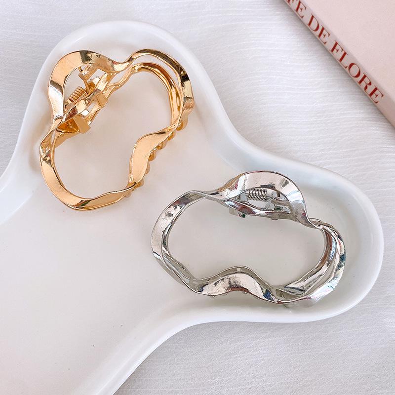 2022 Summer Non-slip Large Shark Hair Clip for Women