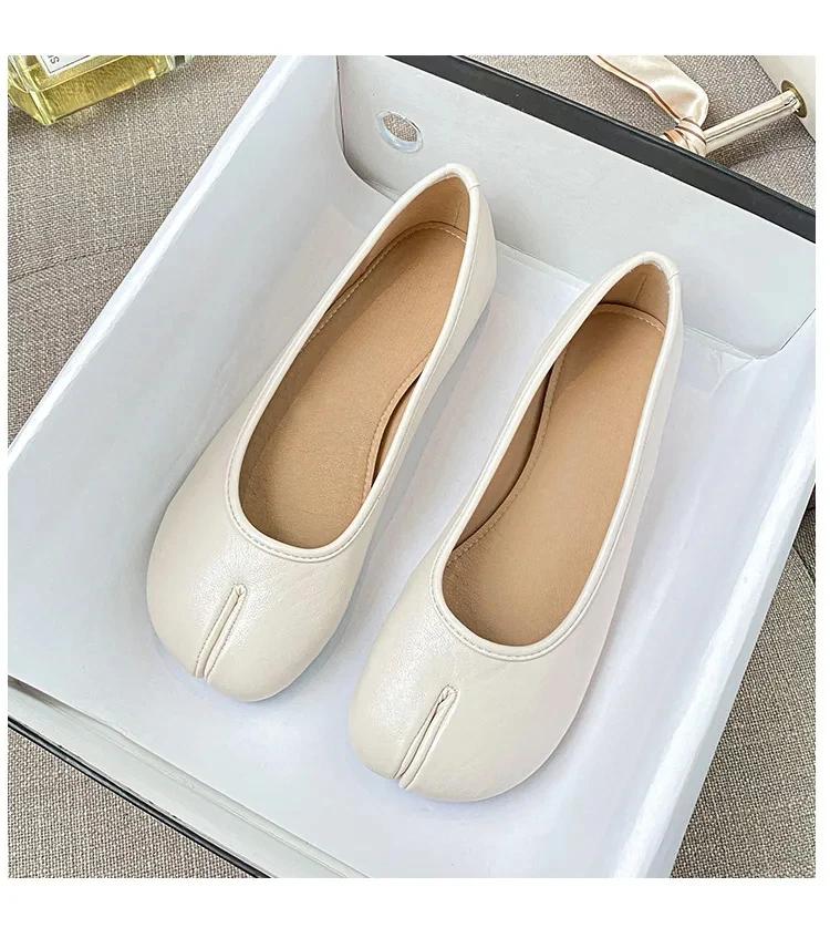 Split Toe Flat Shoes Woman Casual Tabi Ninja Flats Soft Leather Slip On Woman Trotters Moccasins Slippers Soft Bottom Loafers