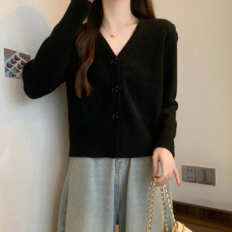 

V-neck fashionable loose and versatile knitted cardigan for women s autumn and winter new thin short sweater top for women One size