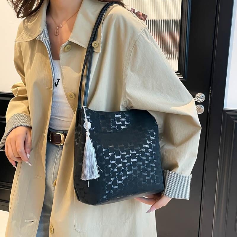 Large Capacity Summer New Temperament Casual Retro Commuter Bag Bucket Bag Women's Fashion Women's Bag