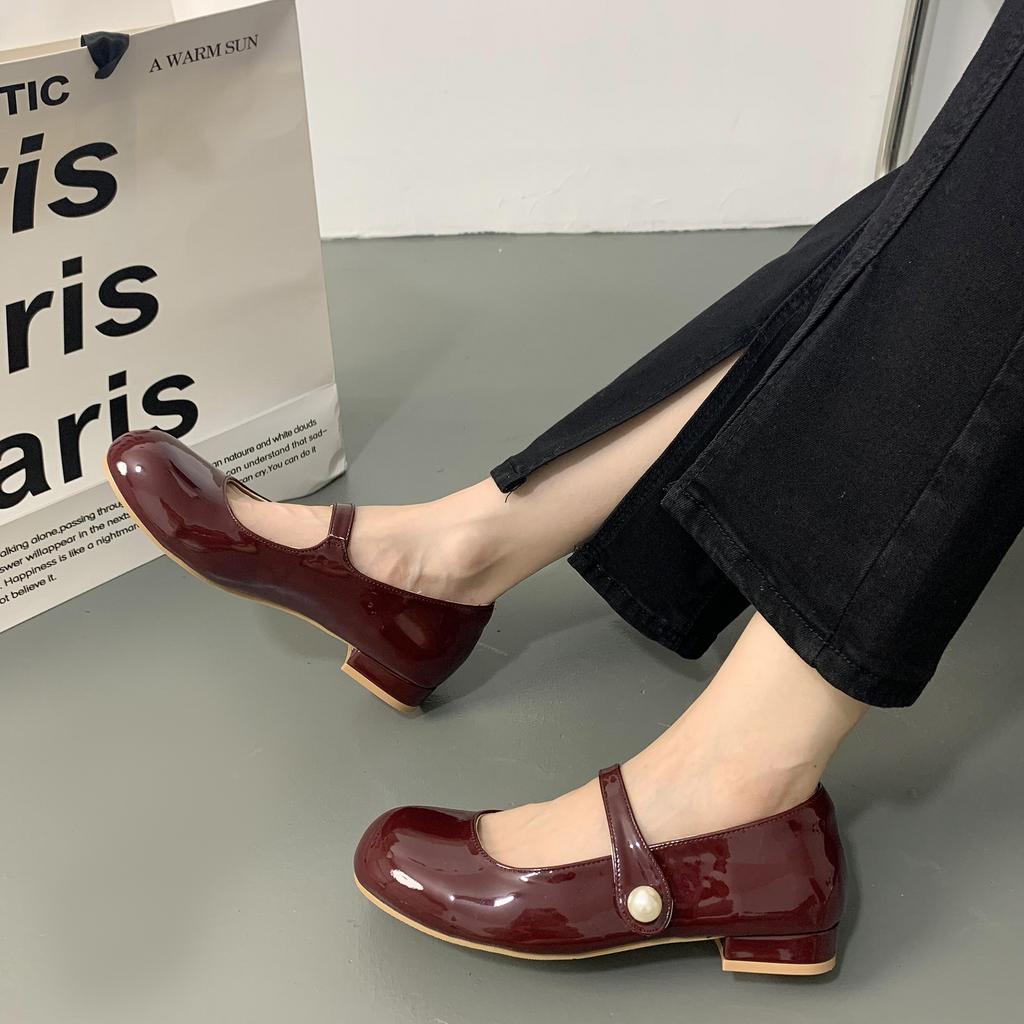 French retro round head flat bottom shallow mouth single shoes women's 2025 new summer versatile skirt soft sole Mary Jane shoes