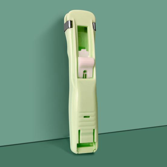 Tlačná sešívačka 50 sešívacích svorek Kapacita 40 listů Pevné uchycení Opakovaně použitelné stolní dokumenty Zásobník na papír s upínacími svorkami Školní potřeby