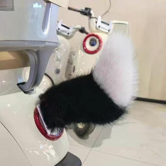 Remote Control Car Tail with Motion Sensor Plush Animal Tail for Vehicle Decoration And Cosplay USB Rechargeable Novelty Gift for Car Enthusiasts