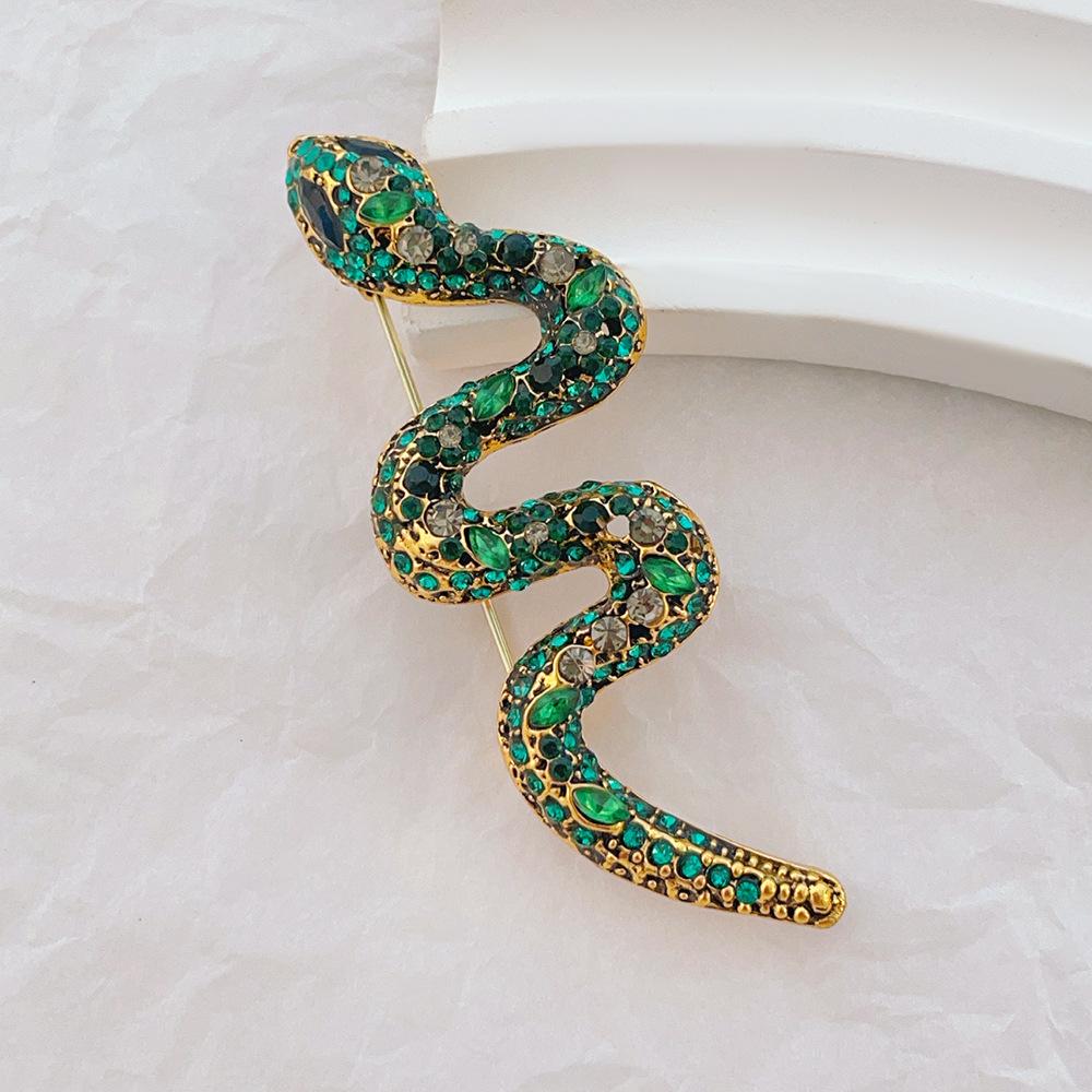 Ins Three-dimensional Green Embossed Snake Pattern Gothic Gold Decorative Brooch