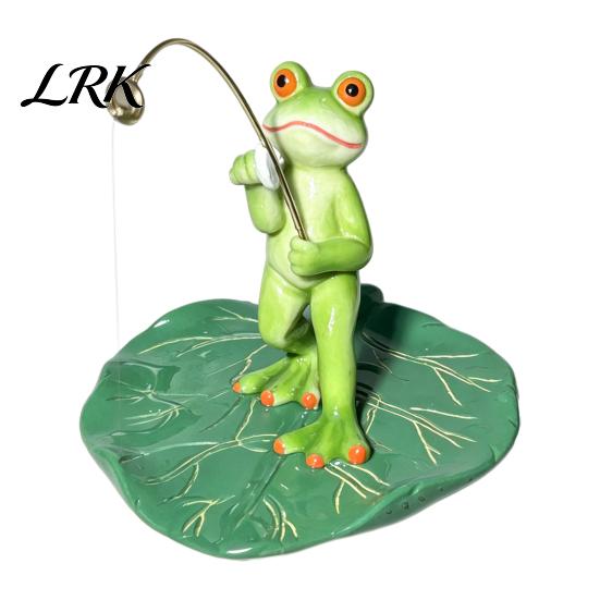 Outdoor Garden Pond Ornament Floating Frog Statue, Lotus Leaf Fishing Figurine, Cute Resin Small Micro Landscape Statue for Fish Tank Aquarium