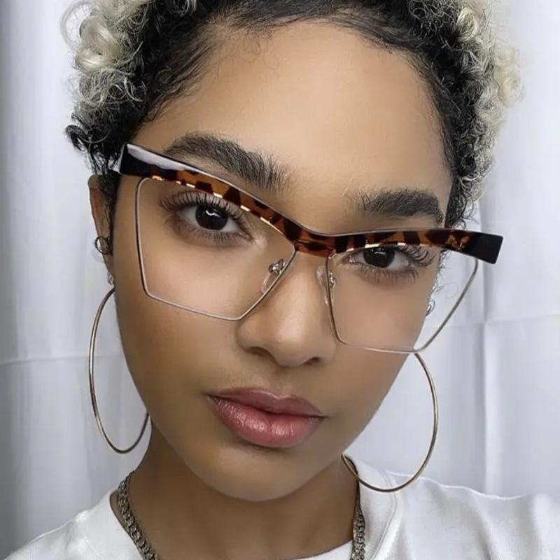 Women's glasses, cat's eye large-frame square glasses.