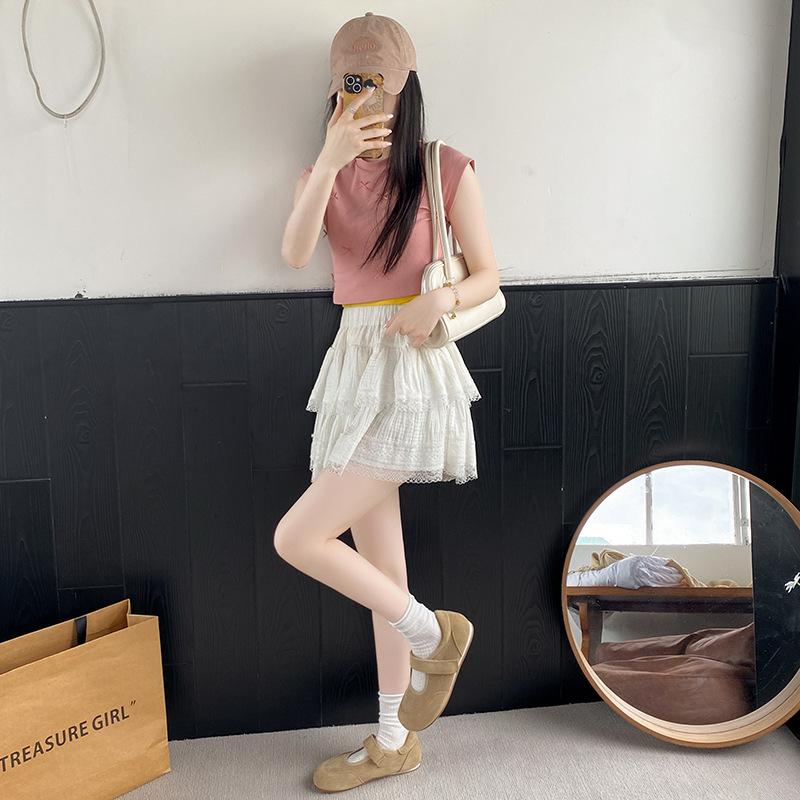 Fashion and Lightweight Retro Shallow Mouth Single Shoes Women's 2025 Spring and Autumn New Models with Skirts Round Head Velcro Mary Jane Shoes