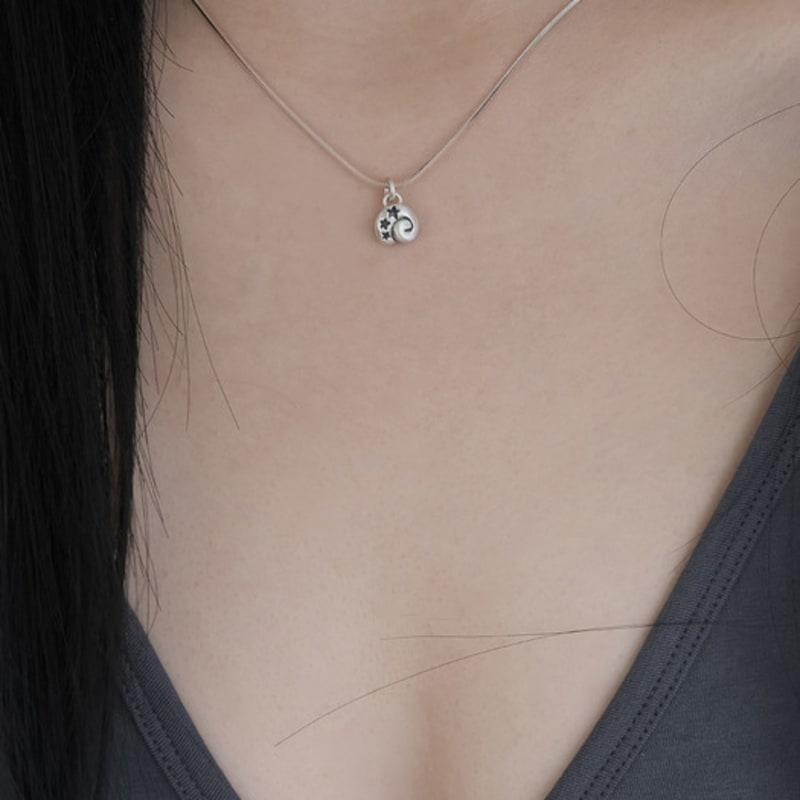 Reinheart Star Shell Necklace