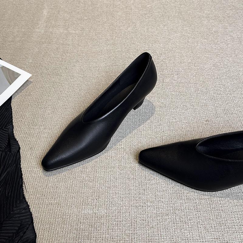 

Черные туфли на высоком толстом каблуке, новые, с легким вырезом, темпераментные, для работы, ретро, остроносые, одинарные, женские 35 чёрный