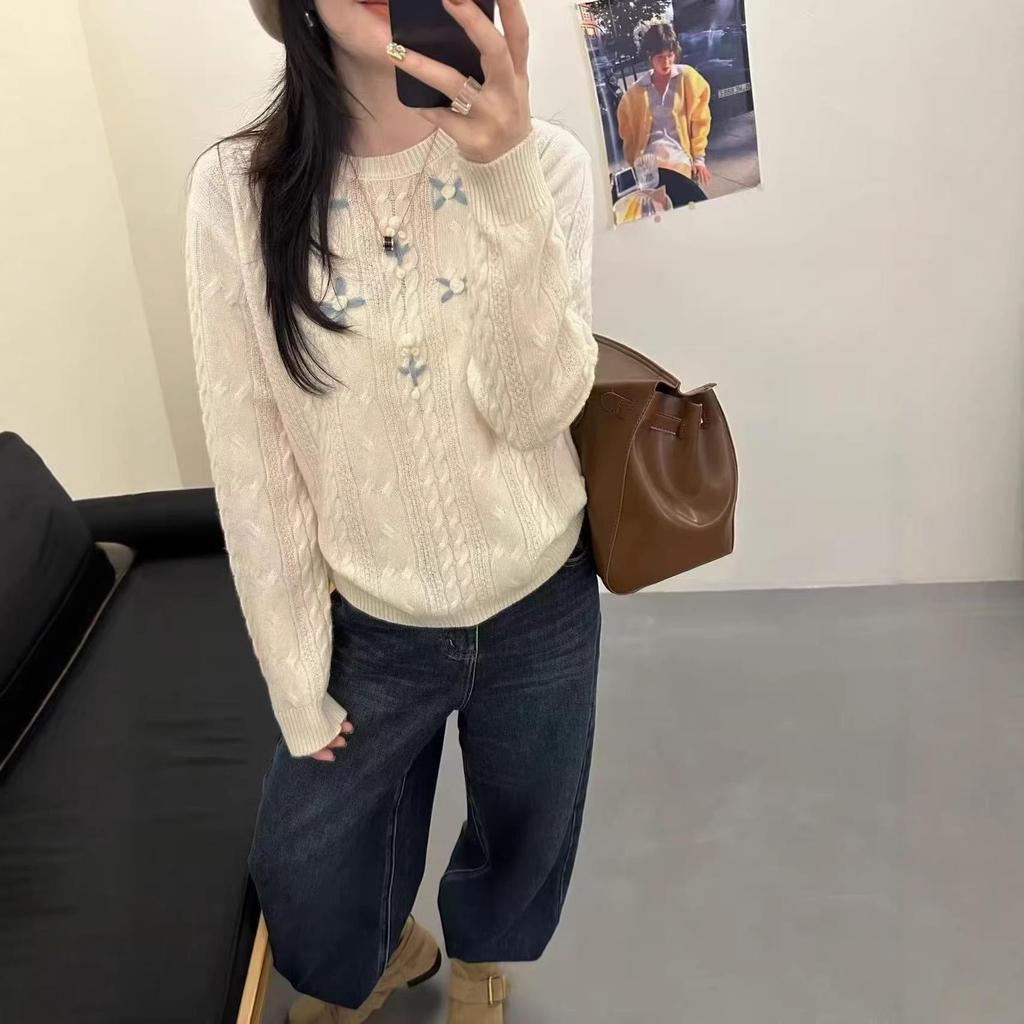 Women's Winter Mori Style Embroidered Knit Sweater - Loose, Age-Reducing, Soft & Fresh
