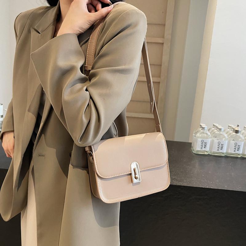 Trendy Retro Small Square Crossbody Bag For Women Made Of Premium Pu Material