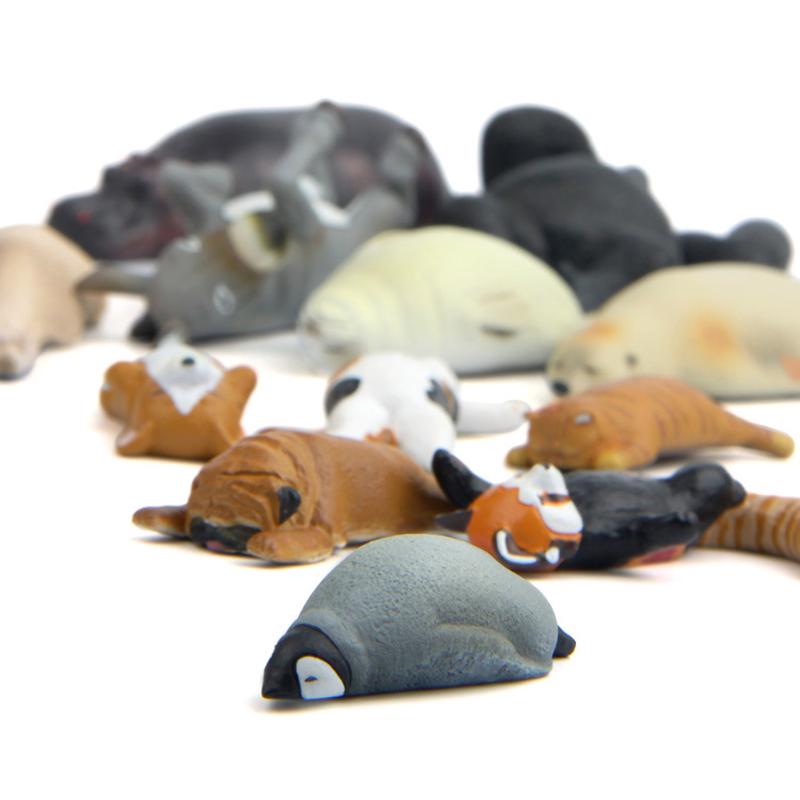 Niedliches Tier, schlafende Tierpuppe, Zoo-Korkfigur, Kühlschrankaufkleber