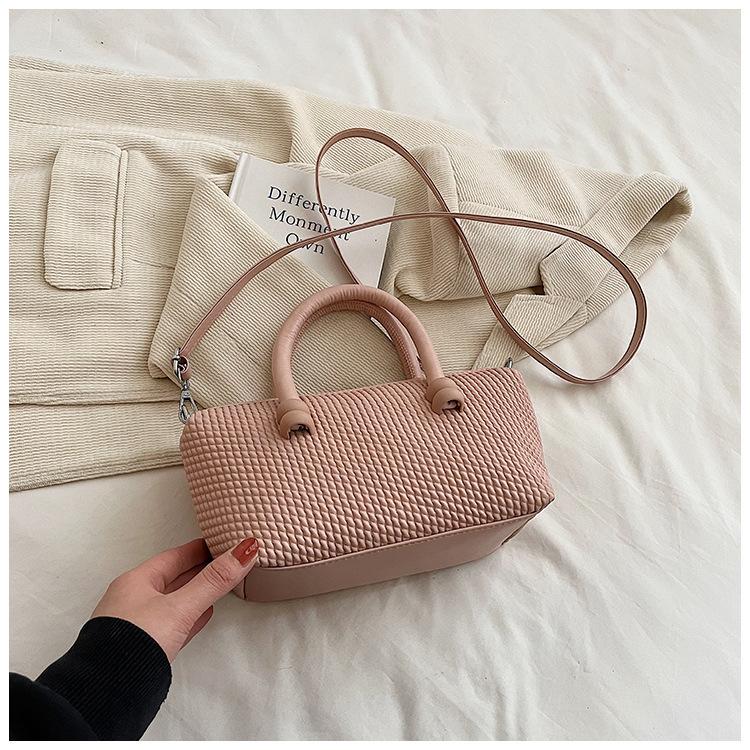 Hand carry fashion small square bag women 2025 summer new trendy simple shoulder bag niche trendy casual messenger bag