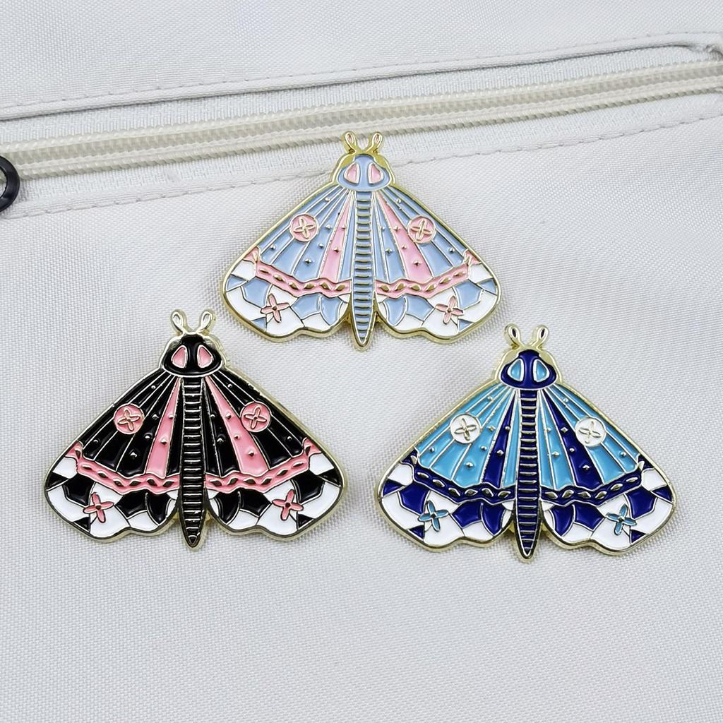 Cartoon Butterfly Brooch for Girls' Backpacks - Cute Floral Pattern Badge In Stock