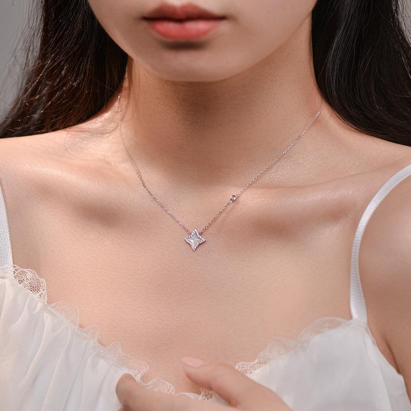 Diamantbesetzte vierzackige Sternhalskette, Nischendesign, Leichter Luxus, Vielseitig, Hochwertiges Freundinnengeschenk, Neu