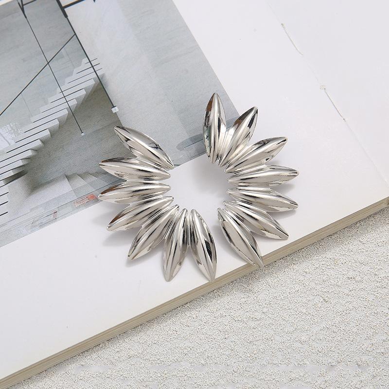 Geometric Flower Stud Earrings: Trendy, Minimalist, High-End Party Accessories