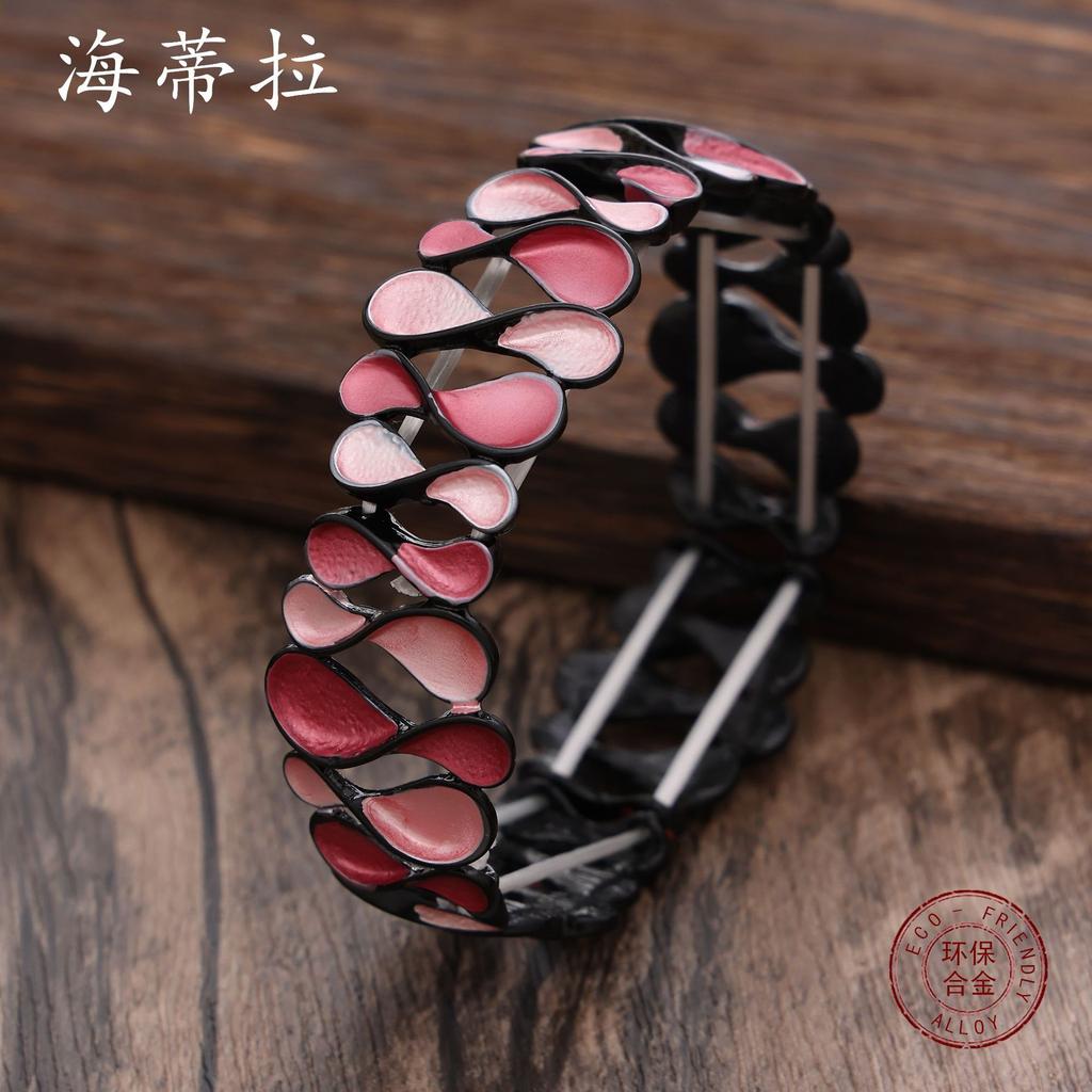 Enamel Geometric Hollow 8-character Flower Bracelet Gun Black Personality Women's Premium Sense Alloy Bracelet