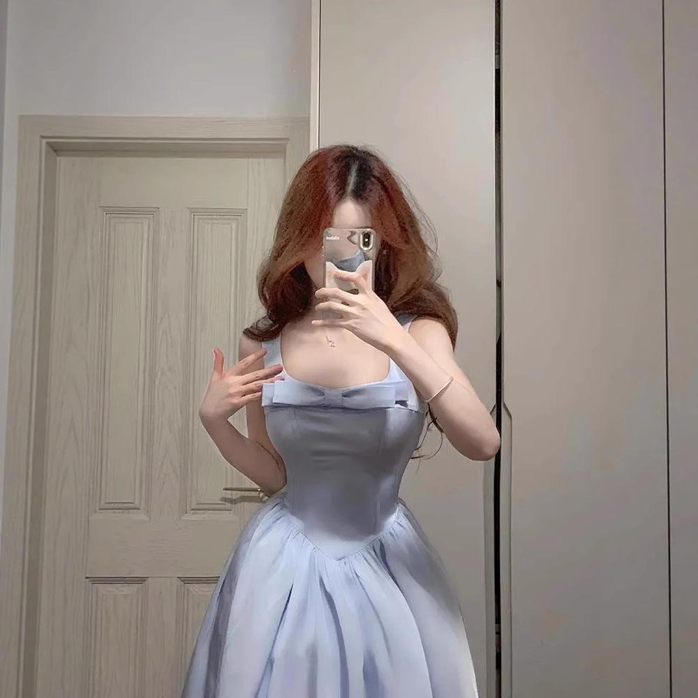 Francouzské růžové preppy večerní šaty áčkového střihu se čtvercovým výstřihem a vysokým pasem