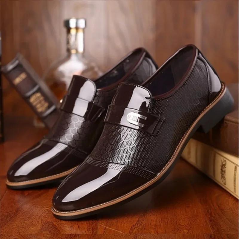 Fashion Buniness Men Dress Shoes Fashion Patent Leather Shoes Men Wedding Formal Oxfords Carved Pattern Male Work Shoes Chaussure Hommes