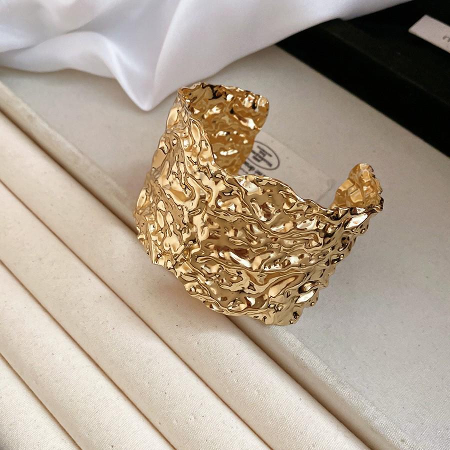 European-American Geometric Metallic Open Bangle: Simple, Versatile, Niche Design Bracelet