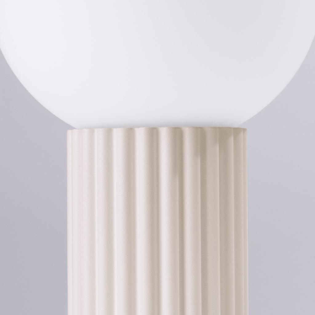 Moderní stolní lampa Béžové rýhované tělo Skleněná bílá koule Spínač do předsíně obývacího pokoje 1Xg9 8W Halo Sollux Lighting