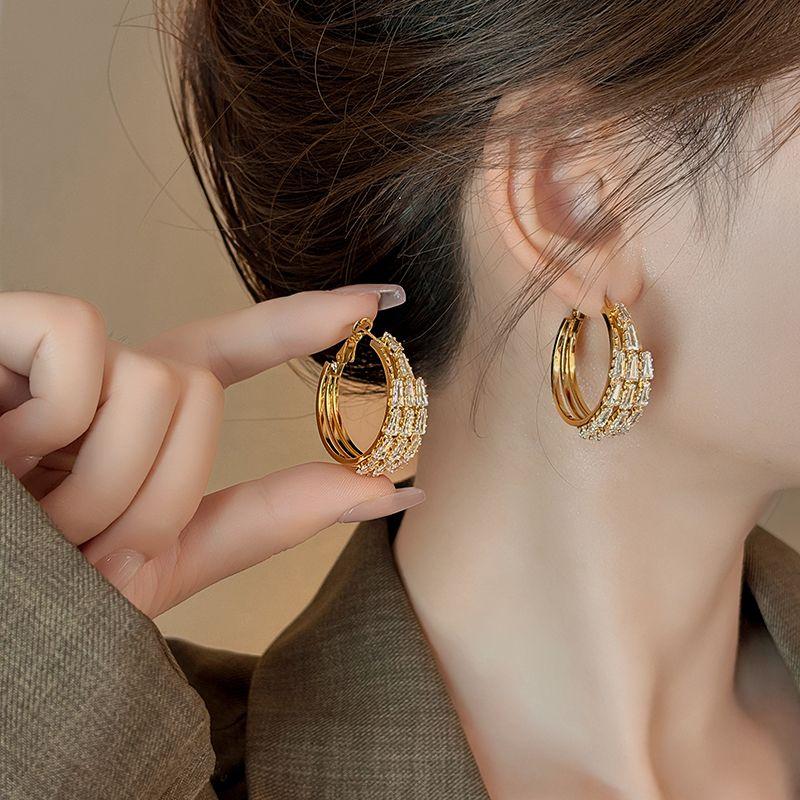 

Accessible Luxury Classy Gold Exaggerating Circle Large Earrings Female Stud Earrings Elegant Earrings 2025 New Arrival Ear Clip Best Selling Earrings (90% purchase) 3.3cm multi-layer zircon ring