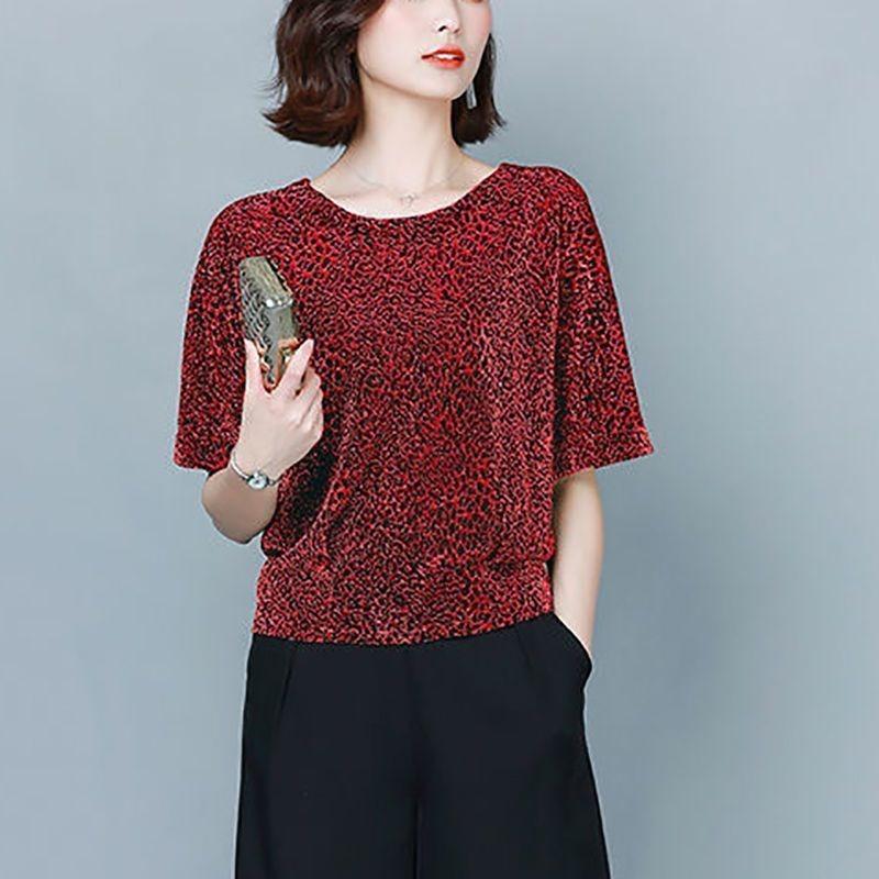Women's Large-sized Short-sleeved T-shirt with A Covering Design for The Stomach and A Shiny Silk Lining