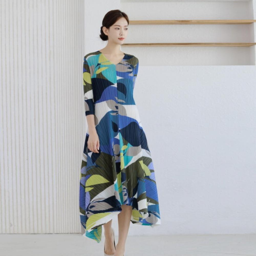 Plara Women S Luxury Wide pleatS dreSS