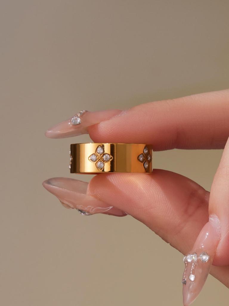 18K Gold-Plated Stainless Steel Prong-Set Plum Blossom CZ Ring - Simple, Non-Fading Fashion Jewelry