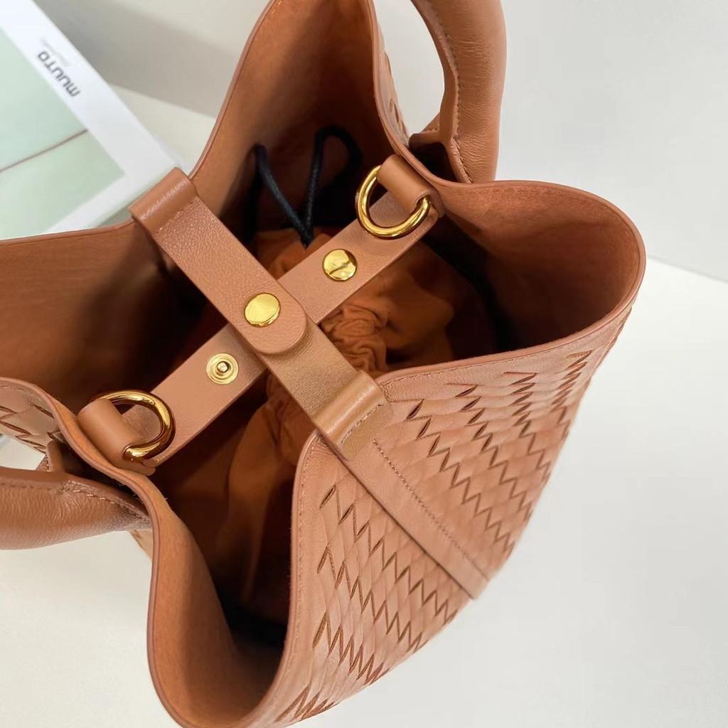 New woven bucket bag leather women's fashion portable messenger bag child and mother bag niche design portable
