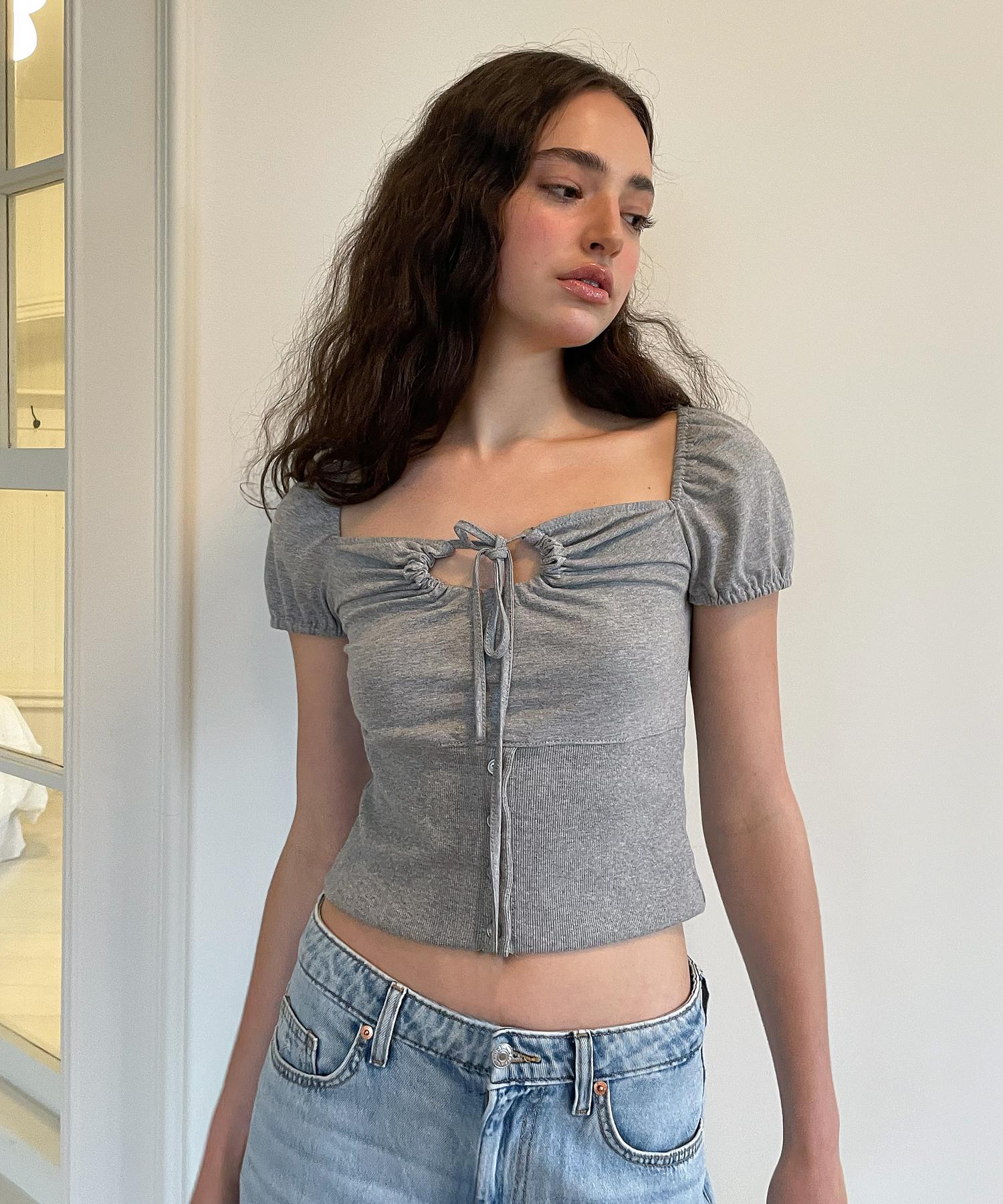 Dimanche Round Hole T-Shirt (Grey) Grey