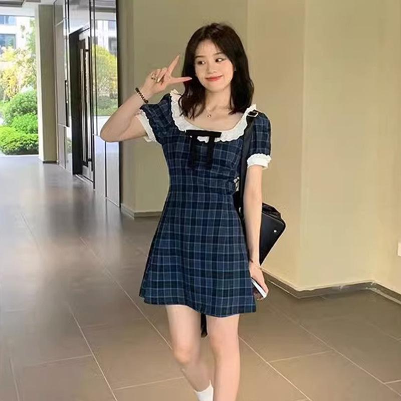 Neues Sommer Damen A-Linien Karokleid mit Puffärmeln und eckigem Ausschnitt