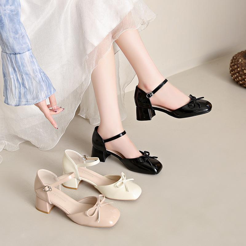 Fashion Versatile Pointed Thick Heel High Heels Women's 2025 New Bag Head Fairy Style Temperament Socialite Hollow Sandals