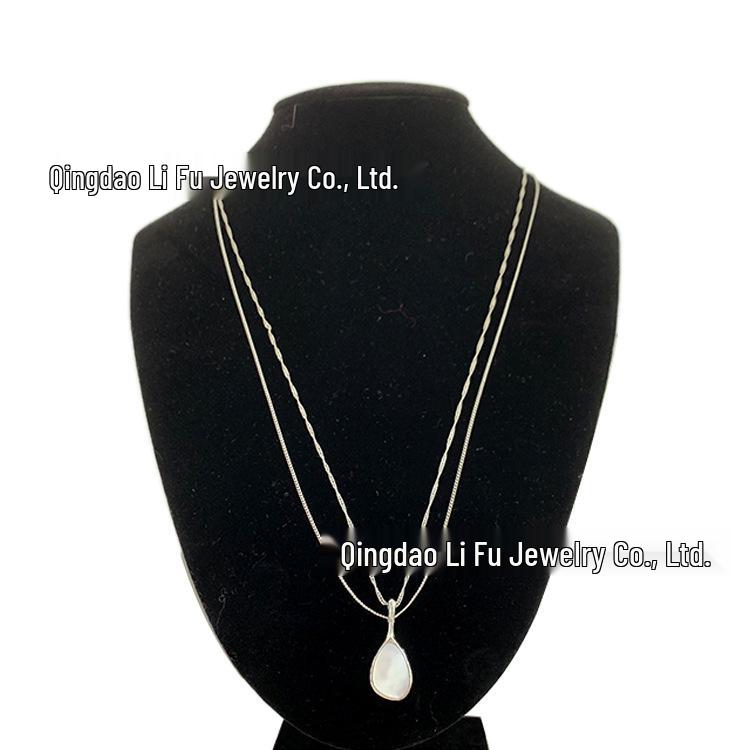 Tropfenförmige Halskette im französischen Stil aus 925er Sterlingsilber mit Naturstein aus weißem Muschelkalk