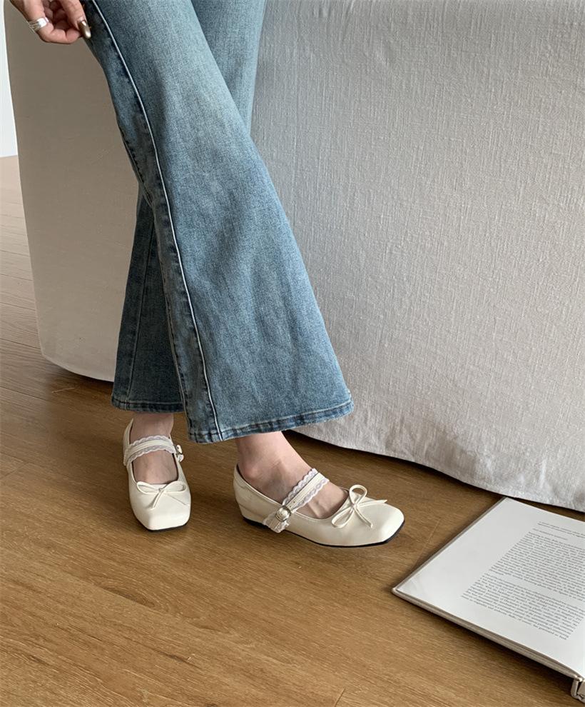 

2025 new bow soft sole cross strap French Mary Jane shoes summer flat bottom shallow mouth lace small leather shoes women 39