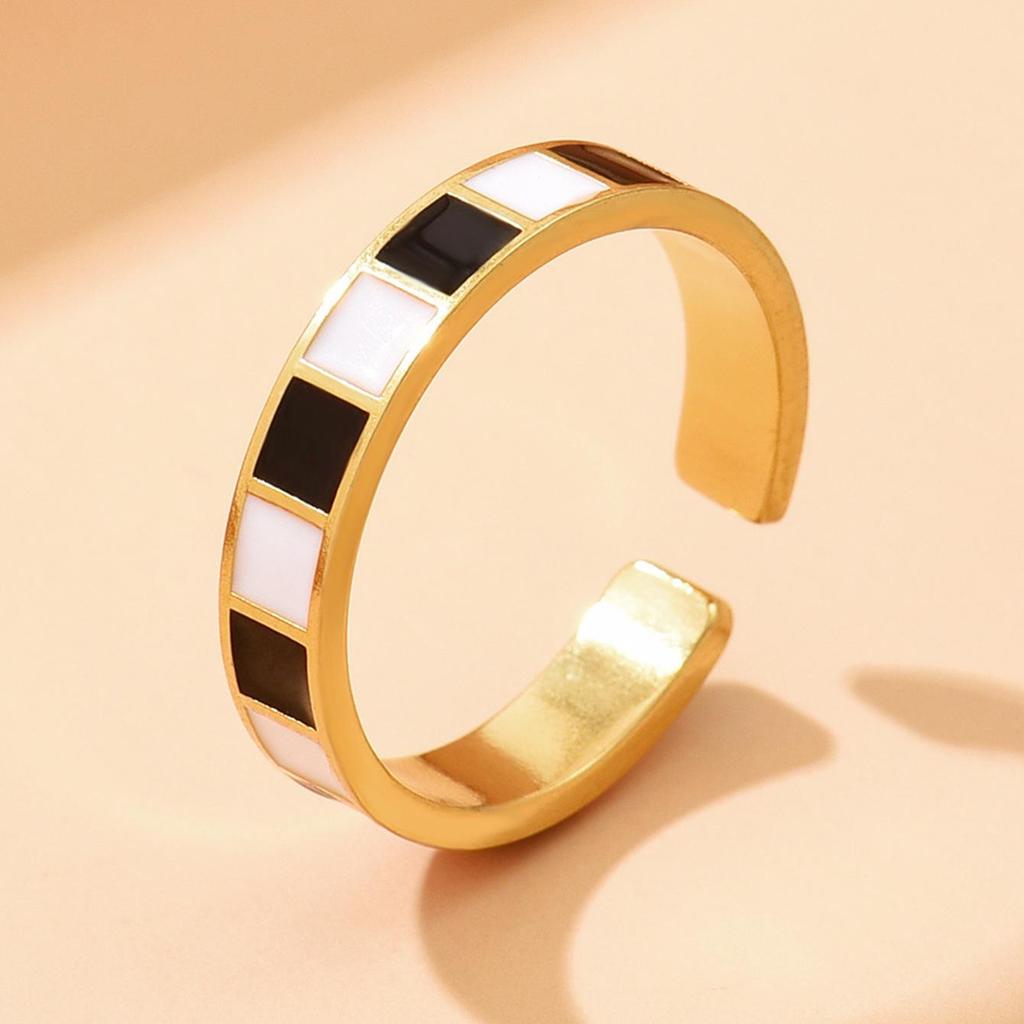 Women's Black & White Checkerboard Titanium Steel Enamel Ring - Simple, Cold Aesthetic