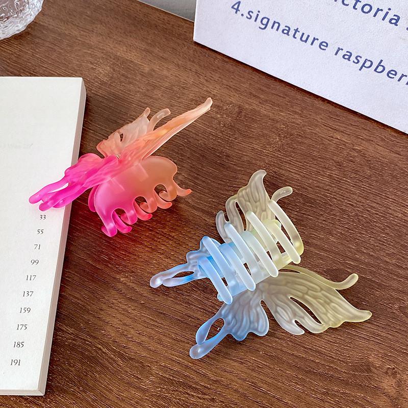 Delightful Plastic Butterfly Hair Claw Clip For Women With Exquisite Spring Design