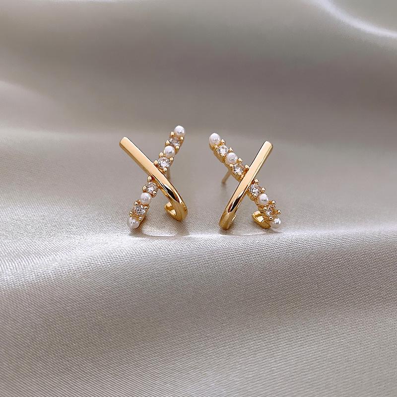 2025 Silver Needle Zircon Pearl Earrings: French Retro Light Luxury Studs for Women