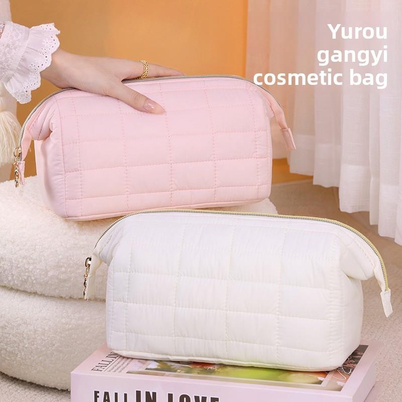 Urban Minimalist Cosmetic Bag With Thickened Design And Lightweight Fabric For Women And Men