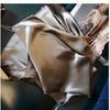 Frühling und Sommer 2026 neues Temperament V-Ausschnitt Trägerkleid Damen mittel und lang sexy Satinboden mit langem Rock