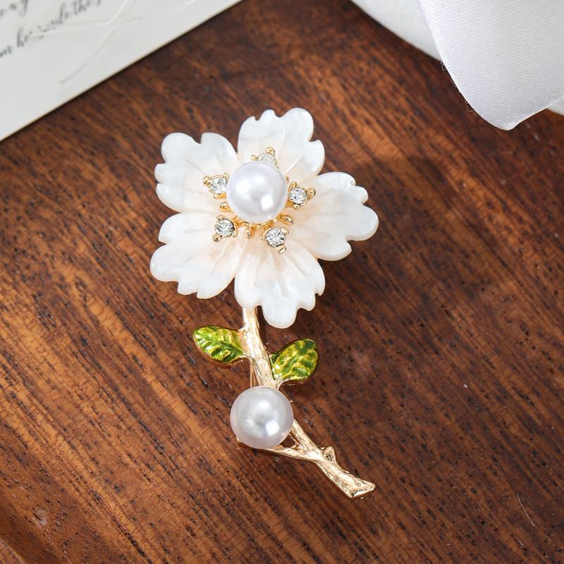 

Elegant Flower Pearl Brooch Gold Tone Shell Petal Lapel Pin For Women Suit Coat Dress Jewelry Gift A1