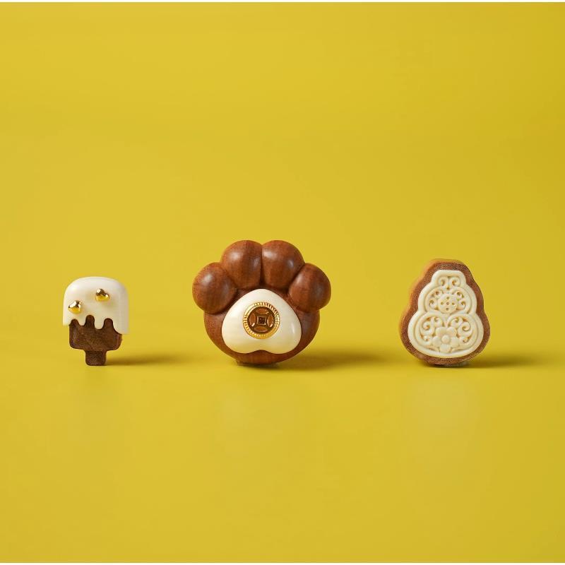 Mysore Sandalwood Inlaid Exquisite Chinese Ice Cream Lion & Bear Accessories