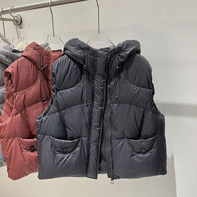 

Down vest women s 2025 new outer wear foreign loose white duck down hooded winter versatile vest short tide M чорний