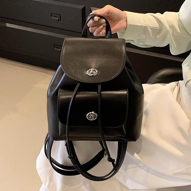 High-end Small Bag Women's New Fashion Versatile Backpack Schoolbag Niche Going Out Portable Backpack