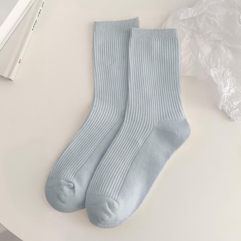 Women's Double Needle Pure Cotton Mid-Calf Socks - Solid Color, Anti-Pilling, Versatile for Spring and Autumn.