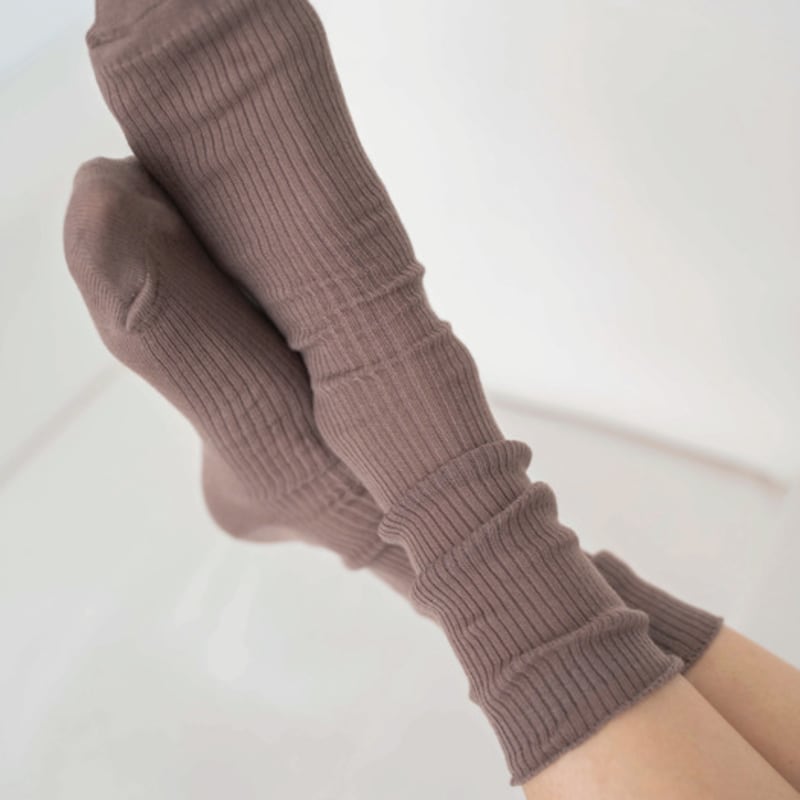 Hiig [no.134] Cocoa Long Loose Bud Socks