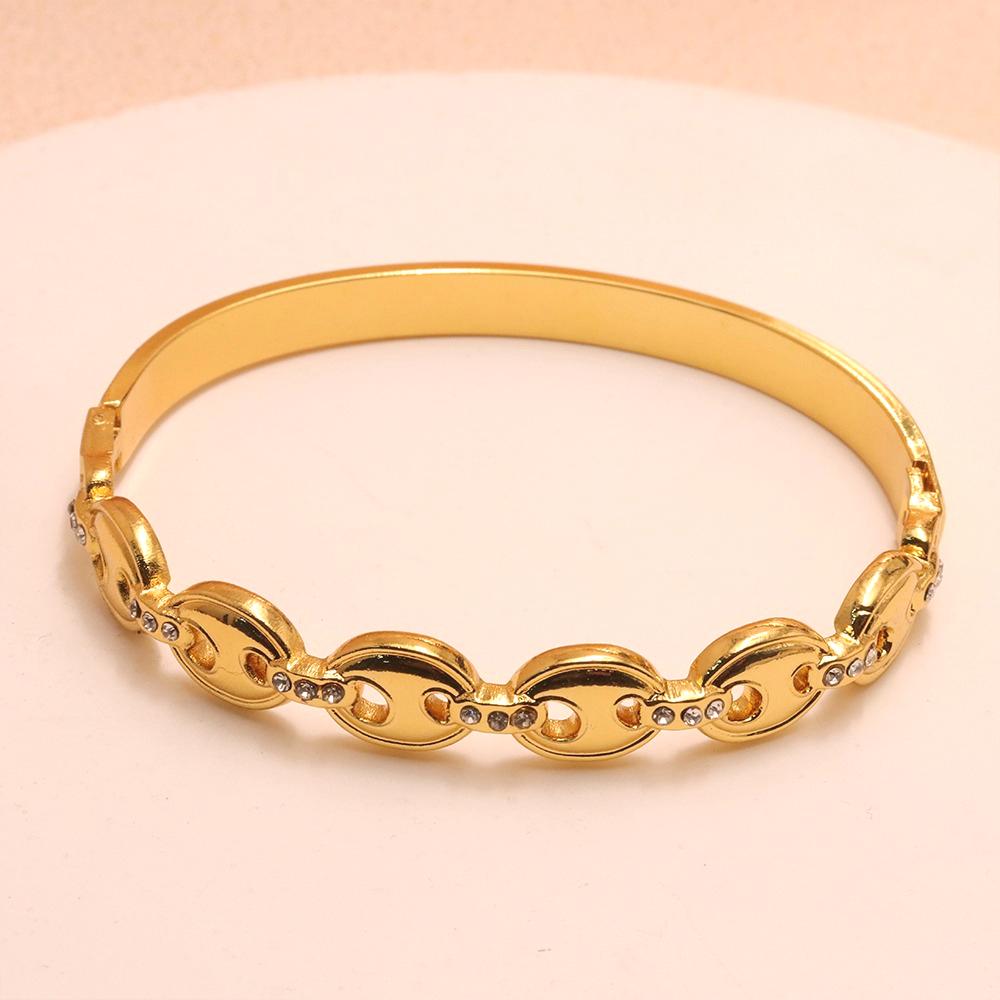 

Elegant Gold Plated Women s Stainless Steel Bangle Openwork Zircon Pig Nose Design High-Quality Fashion Bracelet 58-60mm
