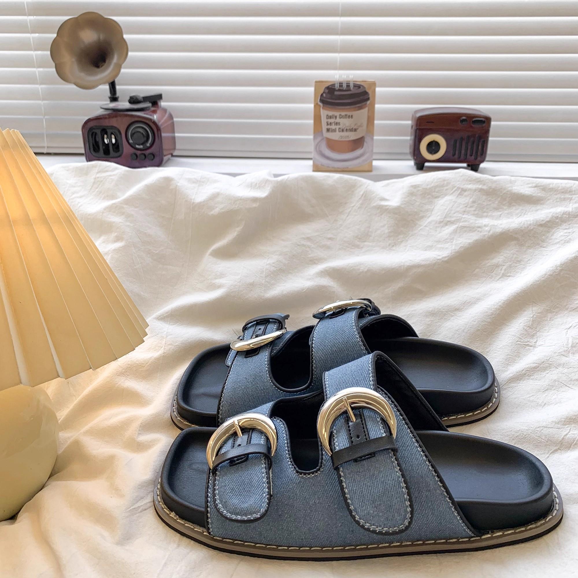 

Black Soft Leather PU Flat Sandals Women Metal Buckle Slide Slippers Summer Light Non-Slip Beach Shoe Sandalias De Mujer 35