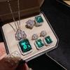 Hochschmuck Imitation Smaragd Kamelie Voll Diamant Ohrstecker Earl Blume Anhänger Halskette Rosenring Set Weiblich